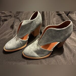 Women’s Gray Suede V-Cut Ankle Heels Chunky Block Heel Pointed Toe Size 6